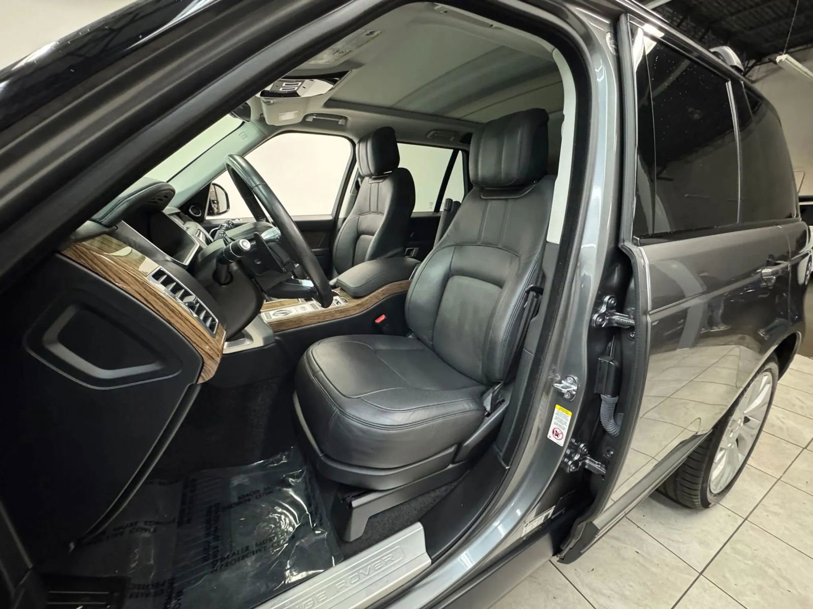 Used 2019 Land Rover Range Rover HSE AWD/4WD image 14