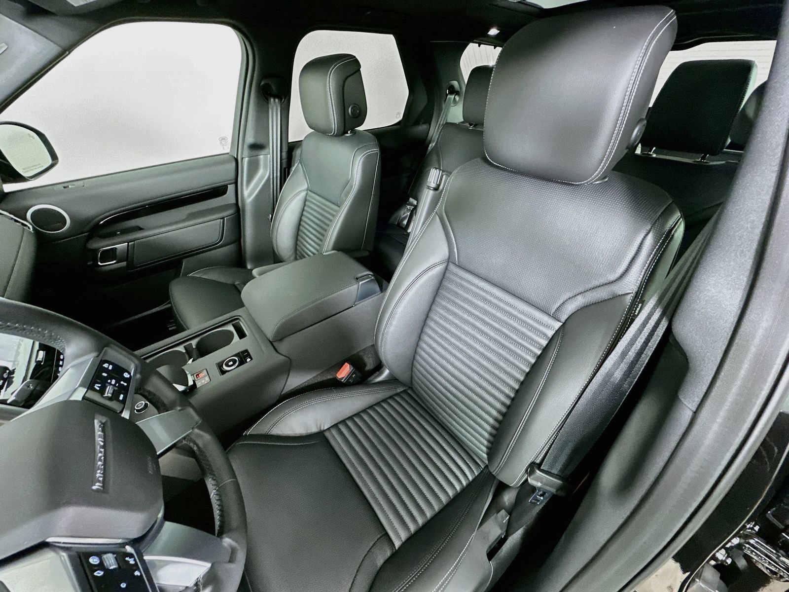 New 2026 Land Rover Discovery S AWD/4WD image 33