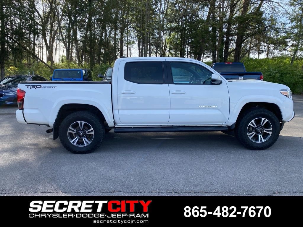 Used 2019 Toyota Tacoma TRD Sport w/ Technology Package image 4