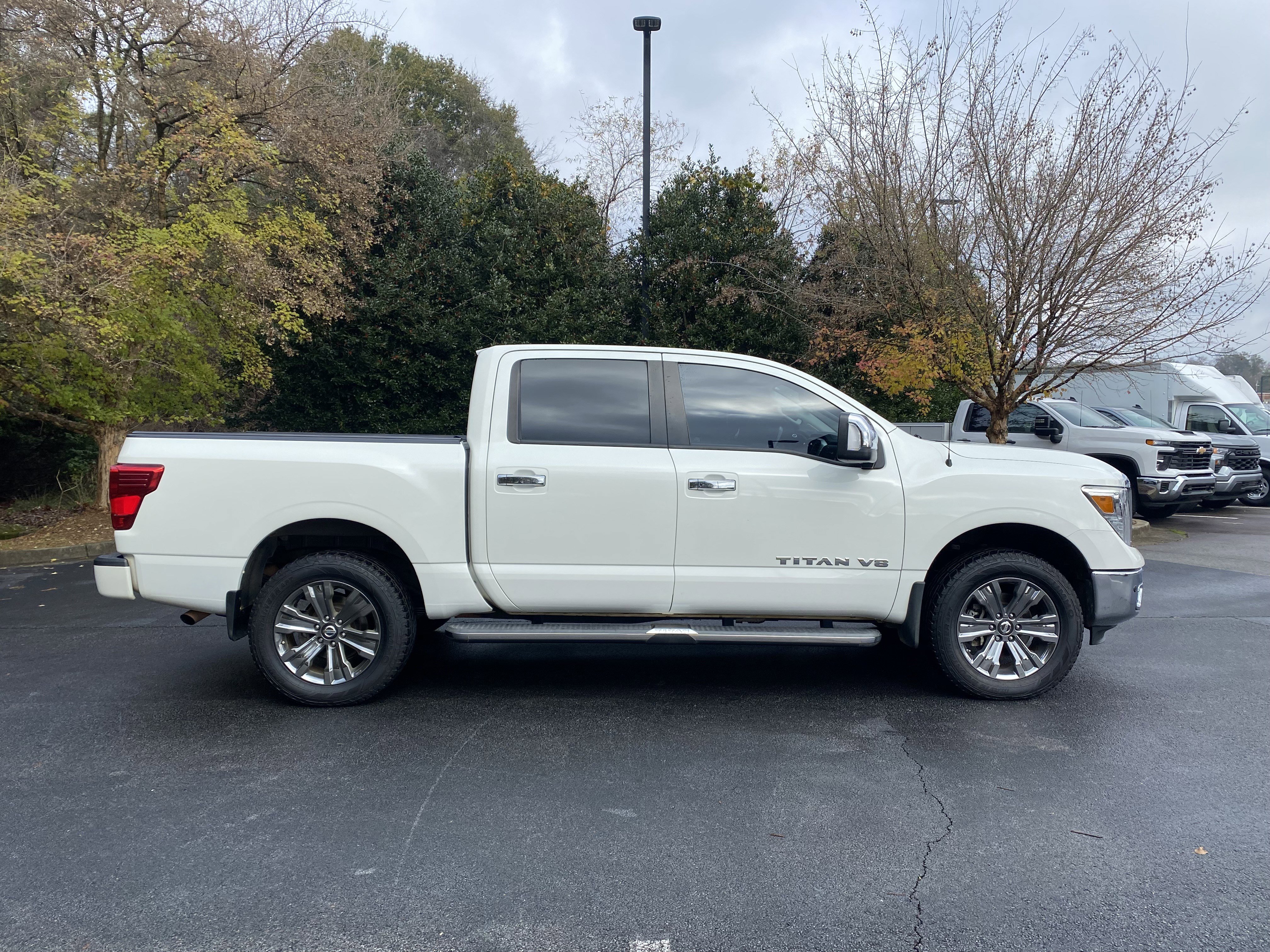 Used 2019 Nissan Titan SL w/ Chrome Package image 10