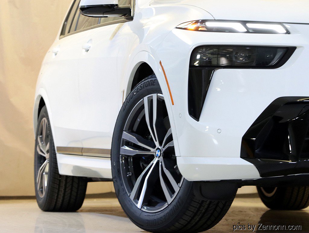 Used 2026 BMW X7 xDrive40i w/ M Sport Package image 4