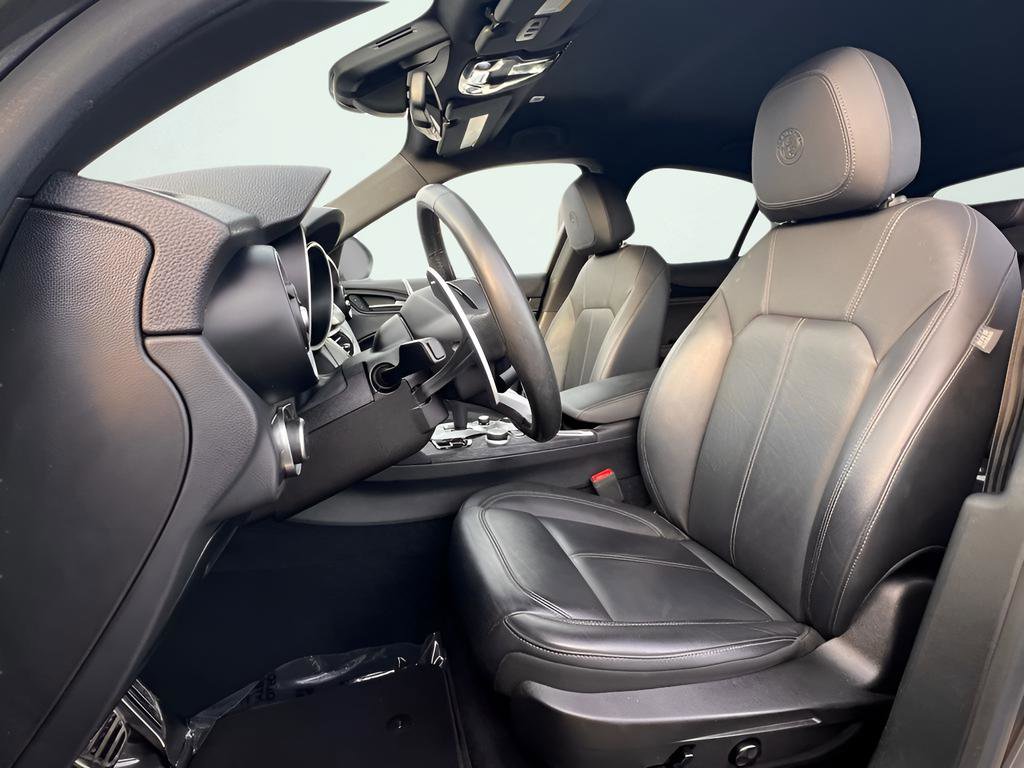 Used 2023 Alfa Romeo Stelvio Sprint RWD image 17