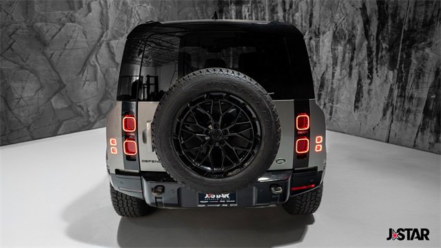 Used 2023 Land Rover Defender 110 X-Dynamic SE image 19