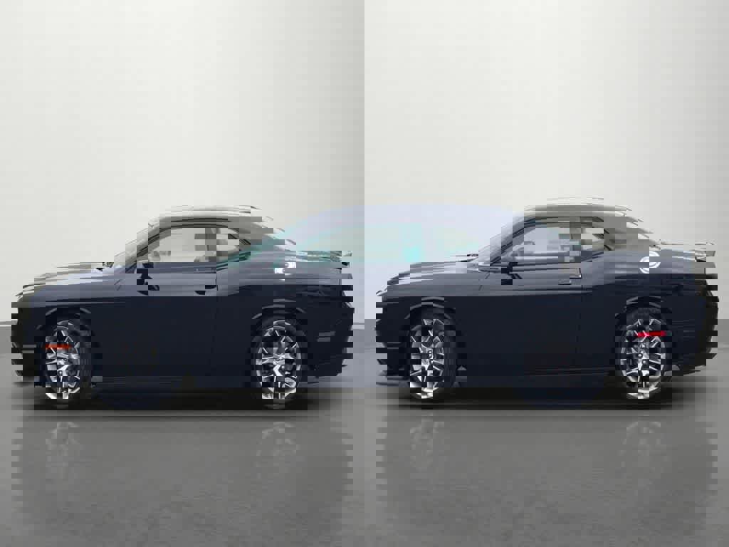 Used 2022 Dodge Challenger GT image 3
