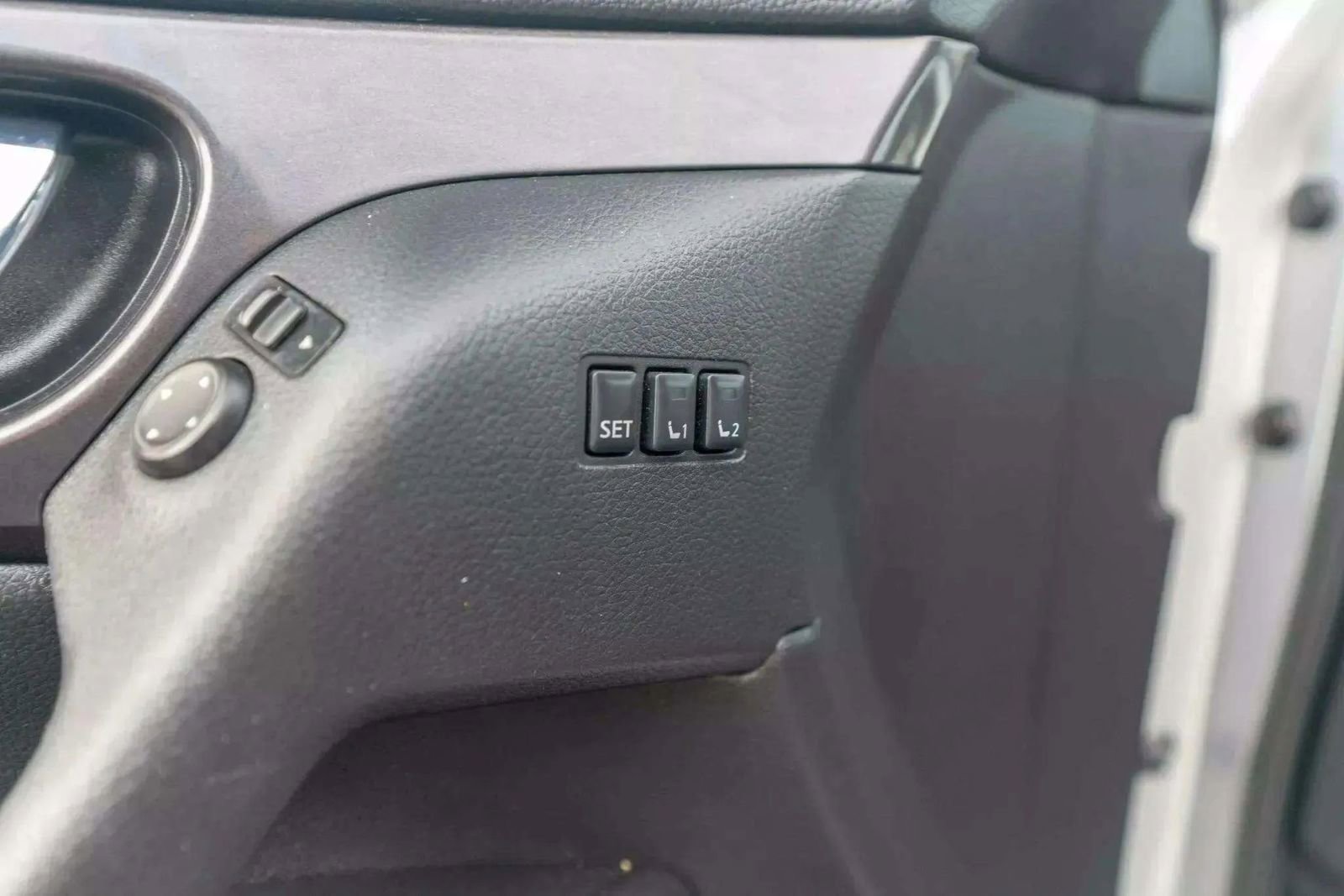 Used 2019 Nissan Rogue SV w/ Premium Package image 16