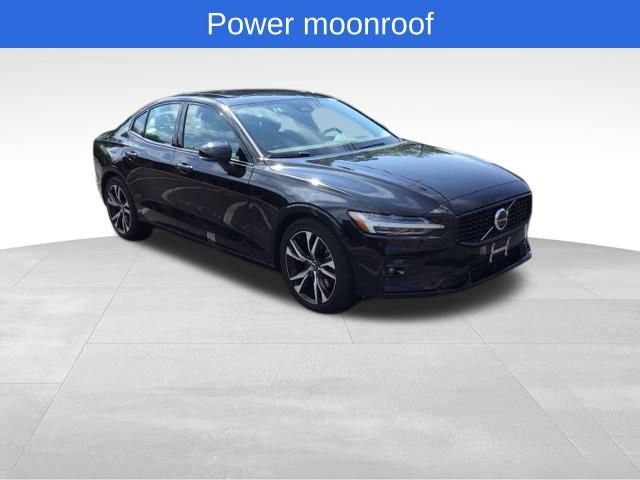 Used 2024 Volvo S60 B5 Core image 9