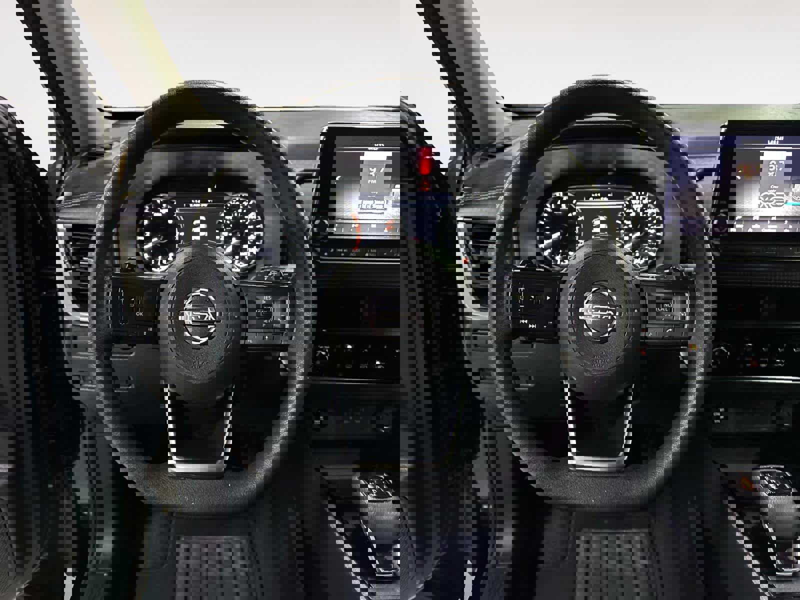 Used 2024 Nissan Rogue S image 16