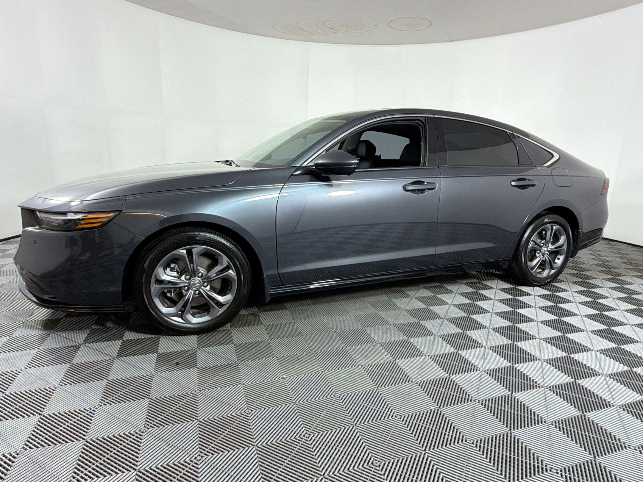 Certified 2025 Honda Accord EX-L image 19