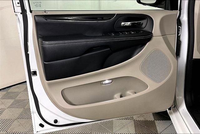 Used 2019 Dodge Grand Caravan SXT image 23