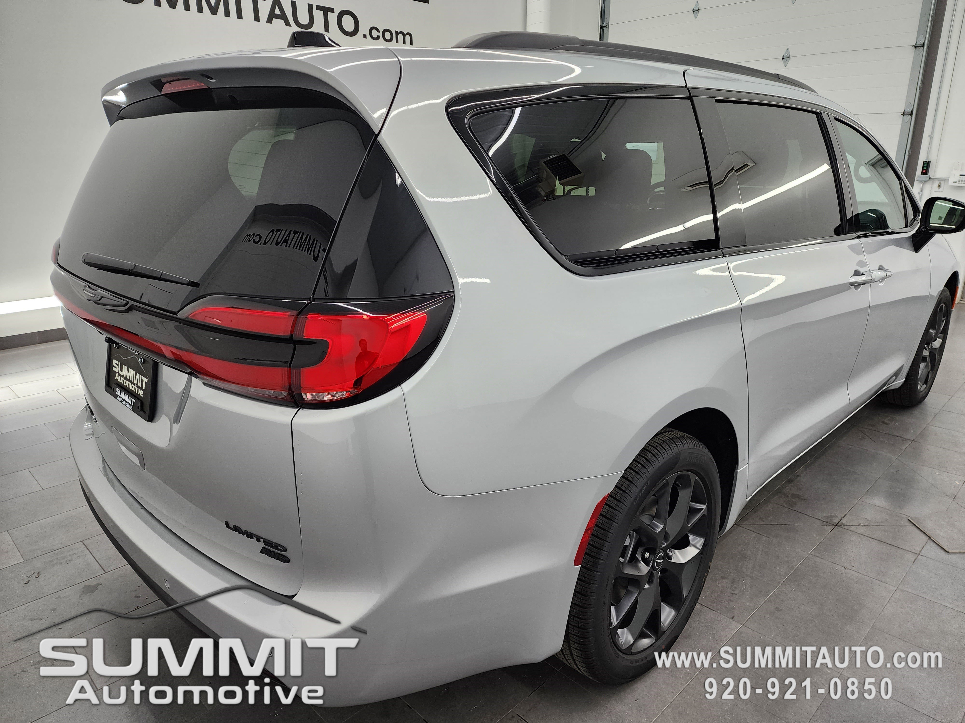 New 2026 Chrysler Pacifica Limited w/ S Appearance Package image 5