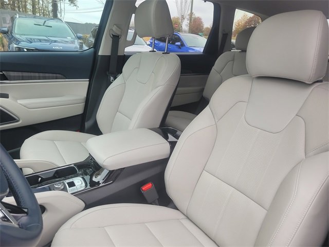Certified 2025 Kia Telluride EX w/ EX Captain's Chair Package image 18