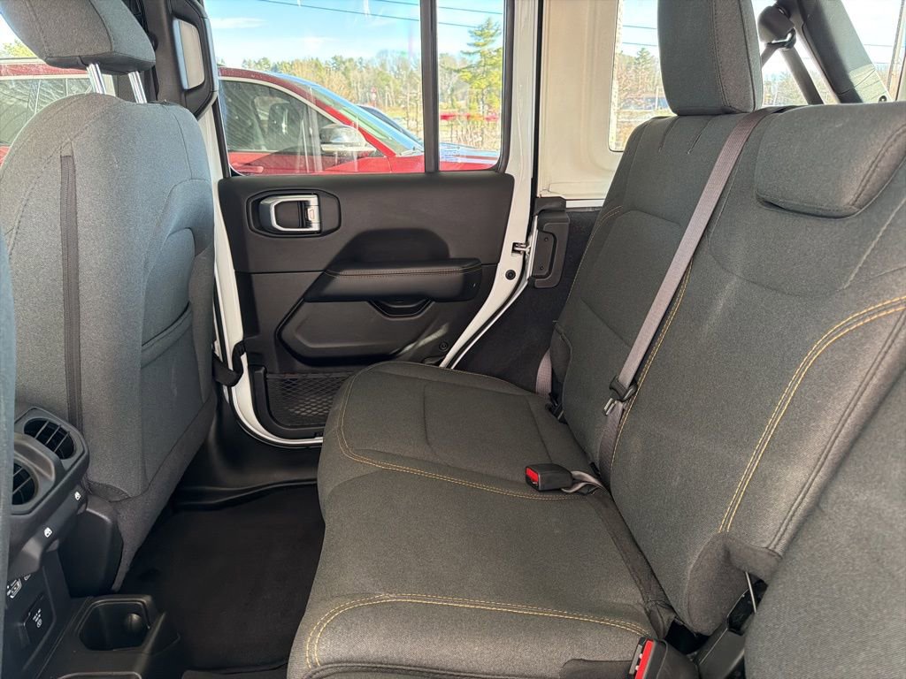 Used 2025 Jeep Wrangler Sahara image 16