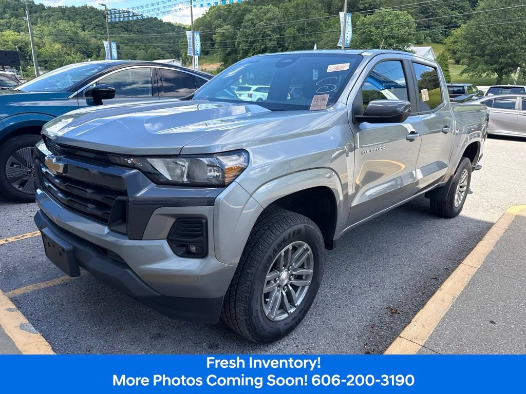 Used 2024 Chevrolet Colorado LT w/ LT Convenience Package AWD/4WD image 2