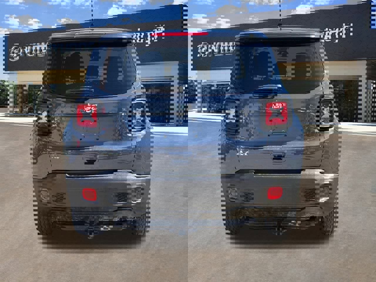 Used 2023 Jeep Renegade Latitude image 9