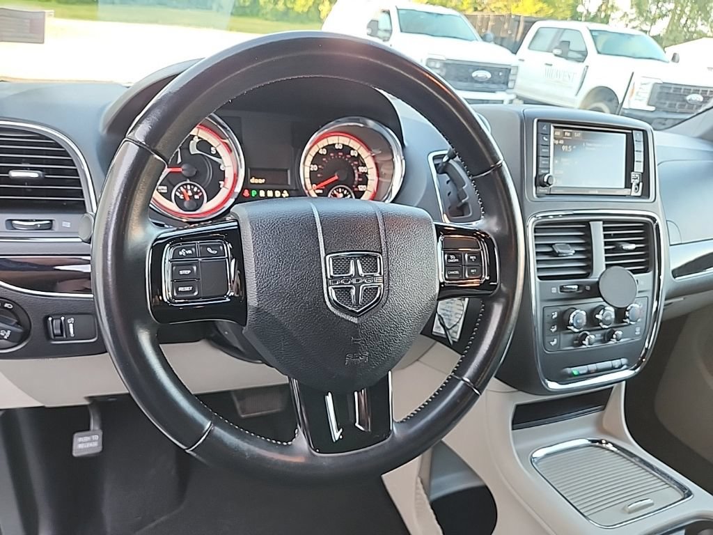Used 2017 Dodge Grand Caravan SXT FWD image 12