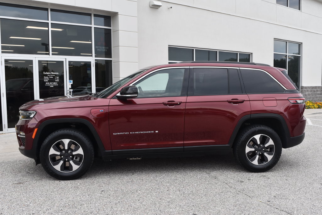 Used 2024 Jeep Grand Cherokee Limited 4xe AWD/4WD image 4
