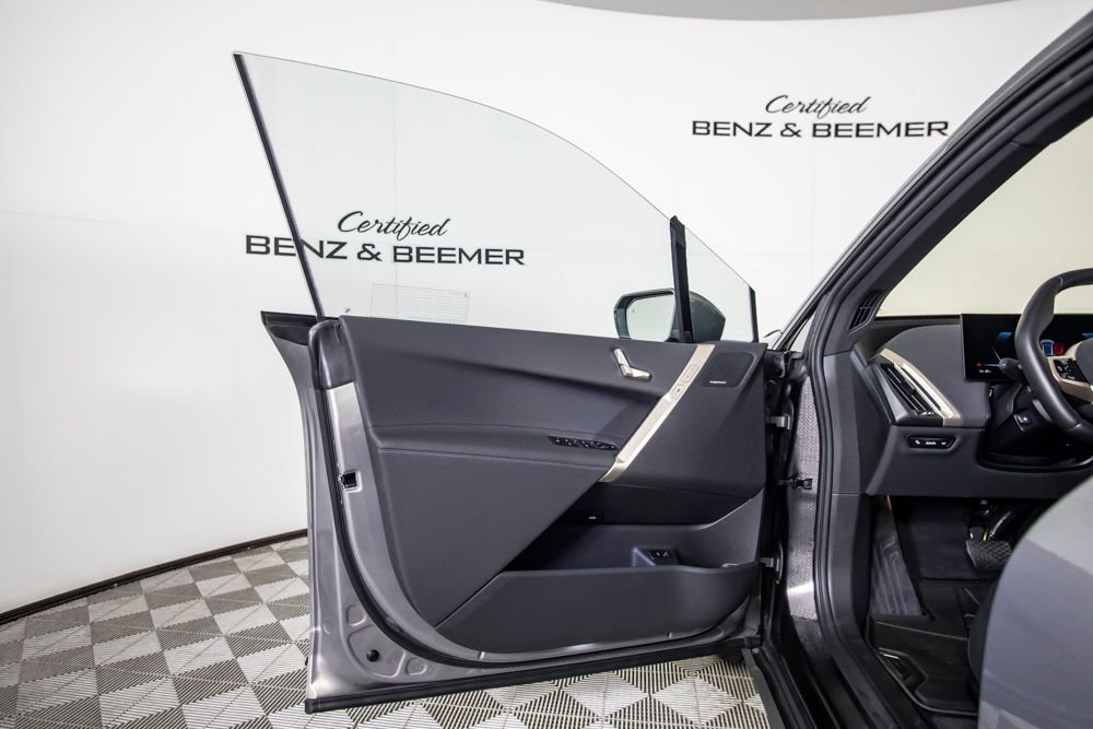 Used 2024 BMW iX xDrive50 AWD/4WD image 21