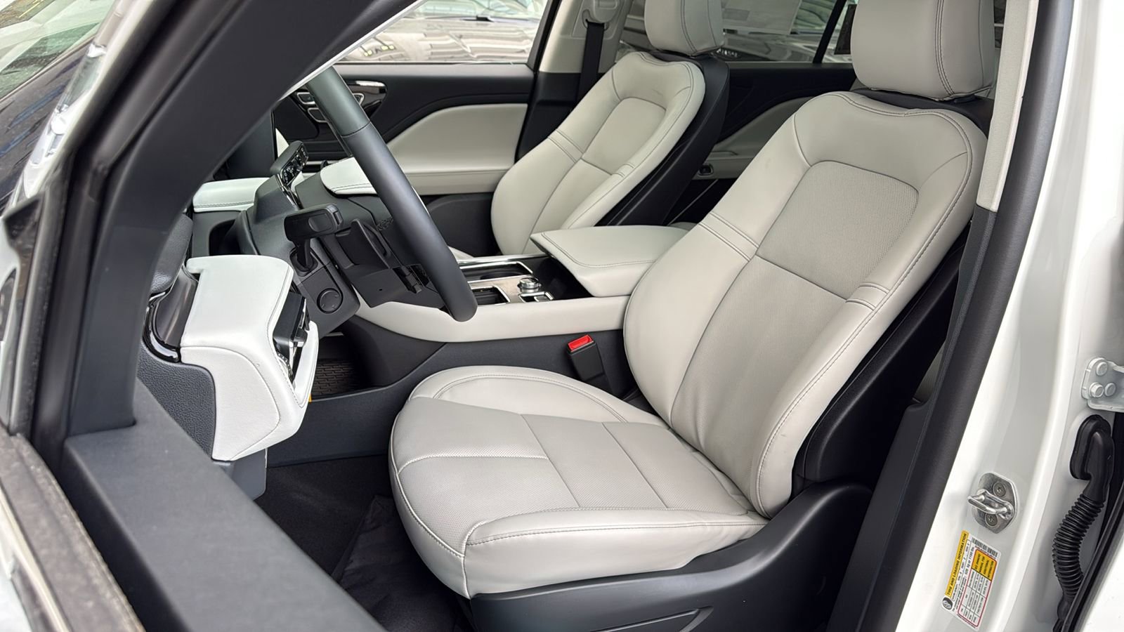 New 2026 Lincoln Aviator AWD image 18