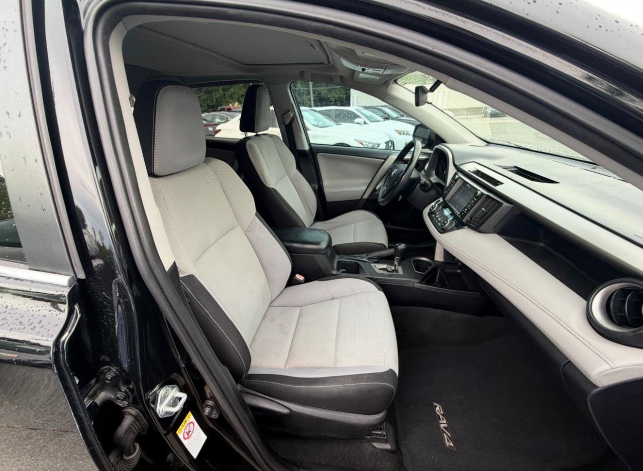 Used 2017 Toyota RAV4 XLE FWD image 32