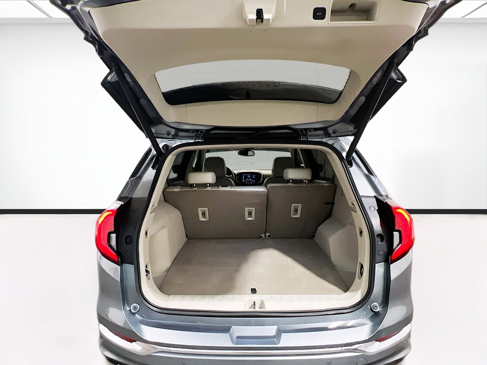 Used 2018 GMC Terrain Denali w/ Comfort Package image 21