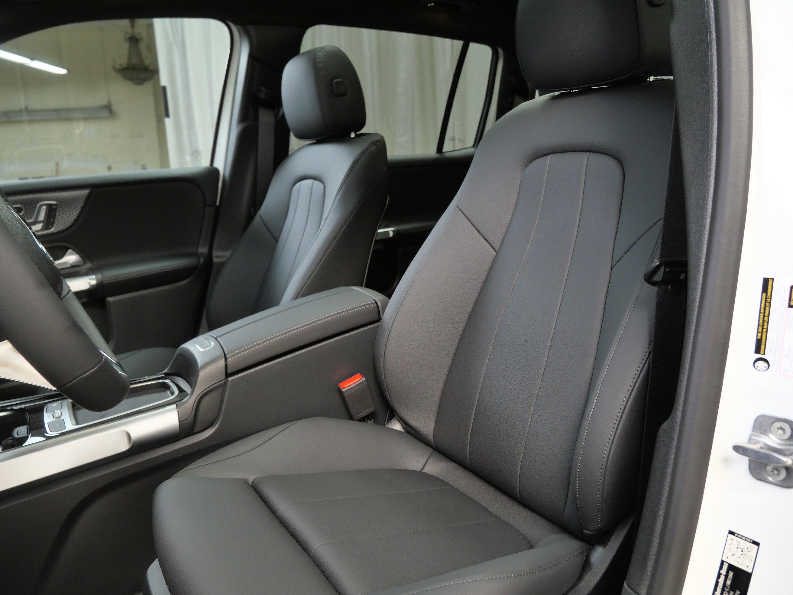 New 2026 Mercedes-Benz GLB 250 4MATIC image 3