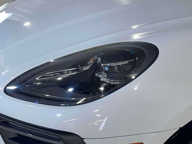 Certified 2023 Porsche Macan Turbo image 5