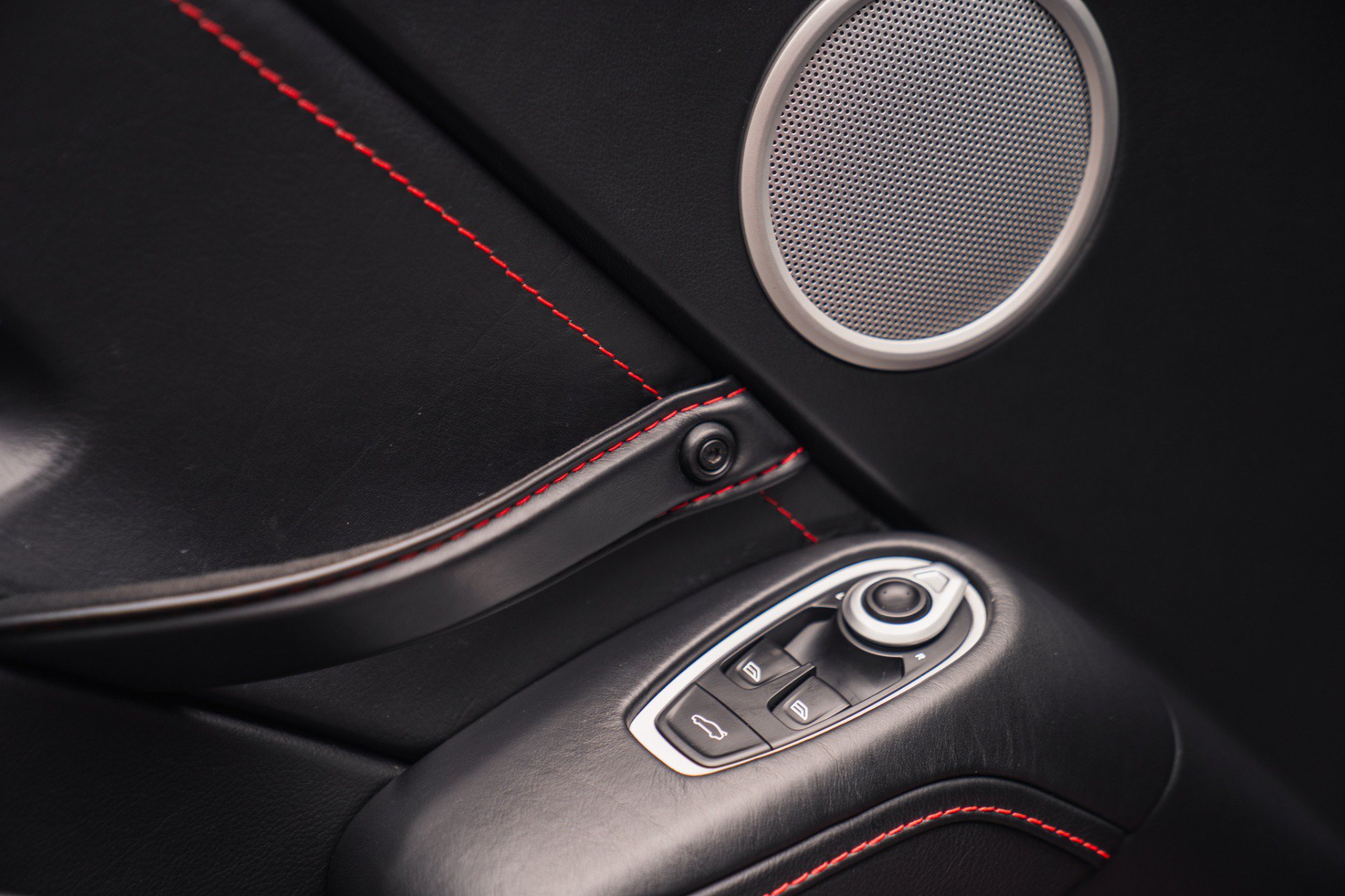 Used 2019 Aston Martin V8 Vantage Coupe RWD image 23