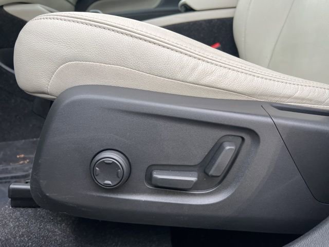 Used 2019 Volvo XC40 T5 Momentum image 26