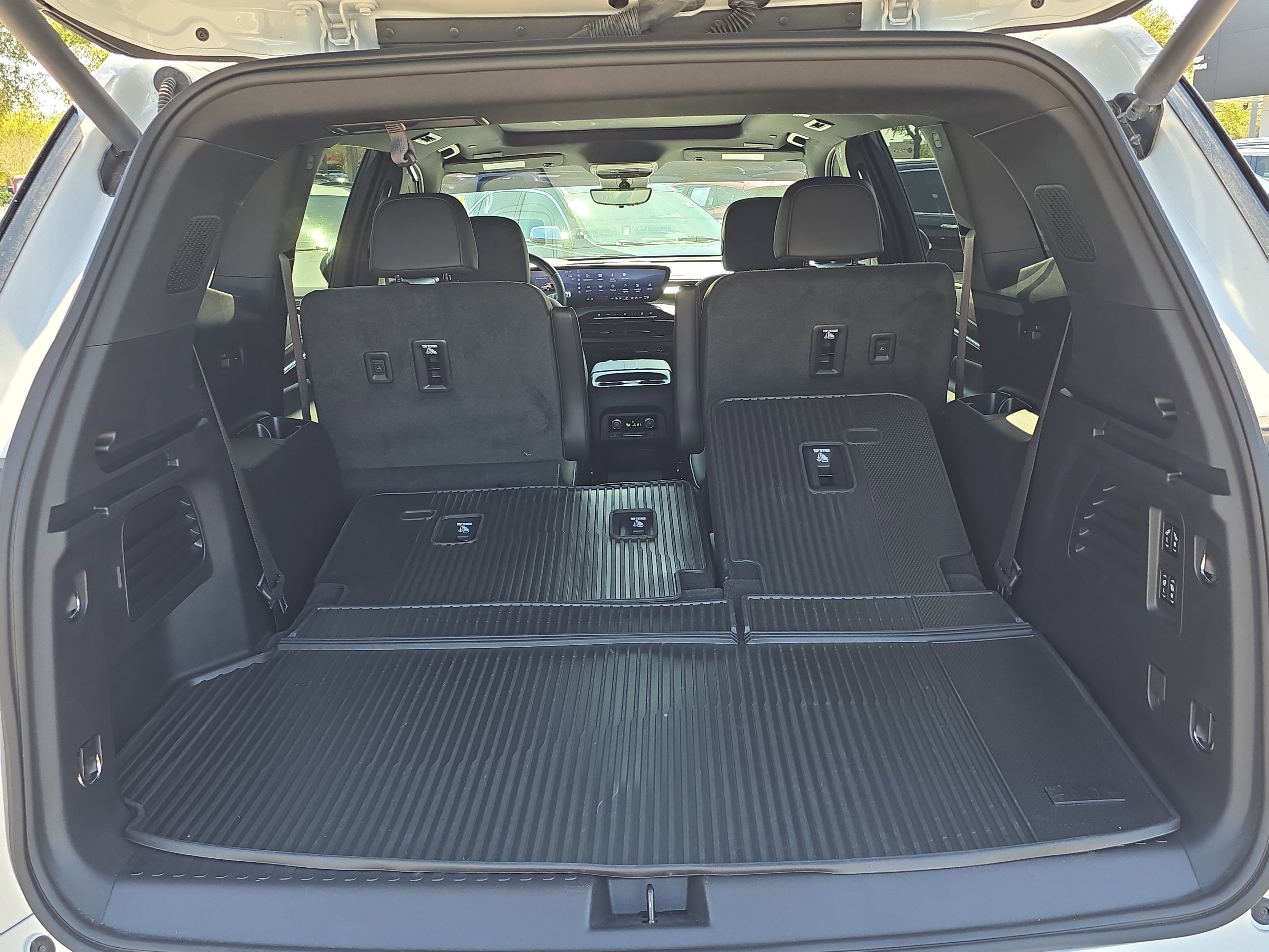 Used 2025 Buick Enclave Avenir w/ Super Cruise Package FWD image 10