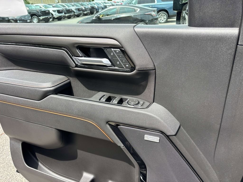 Used 2025 GMC Sierra 2500 AT4 w/ AT4 Premium Plus Package AWD/4WD image 22