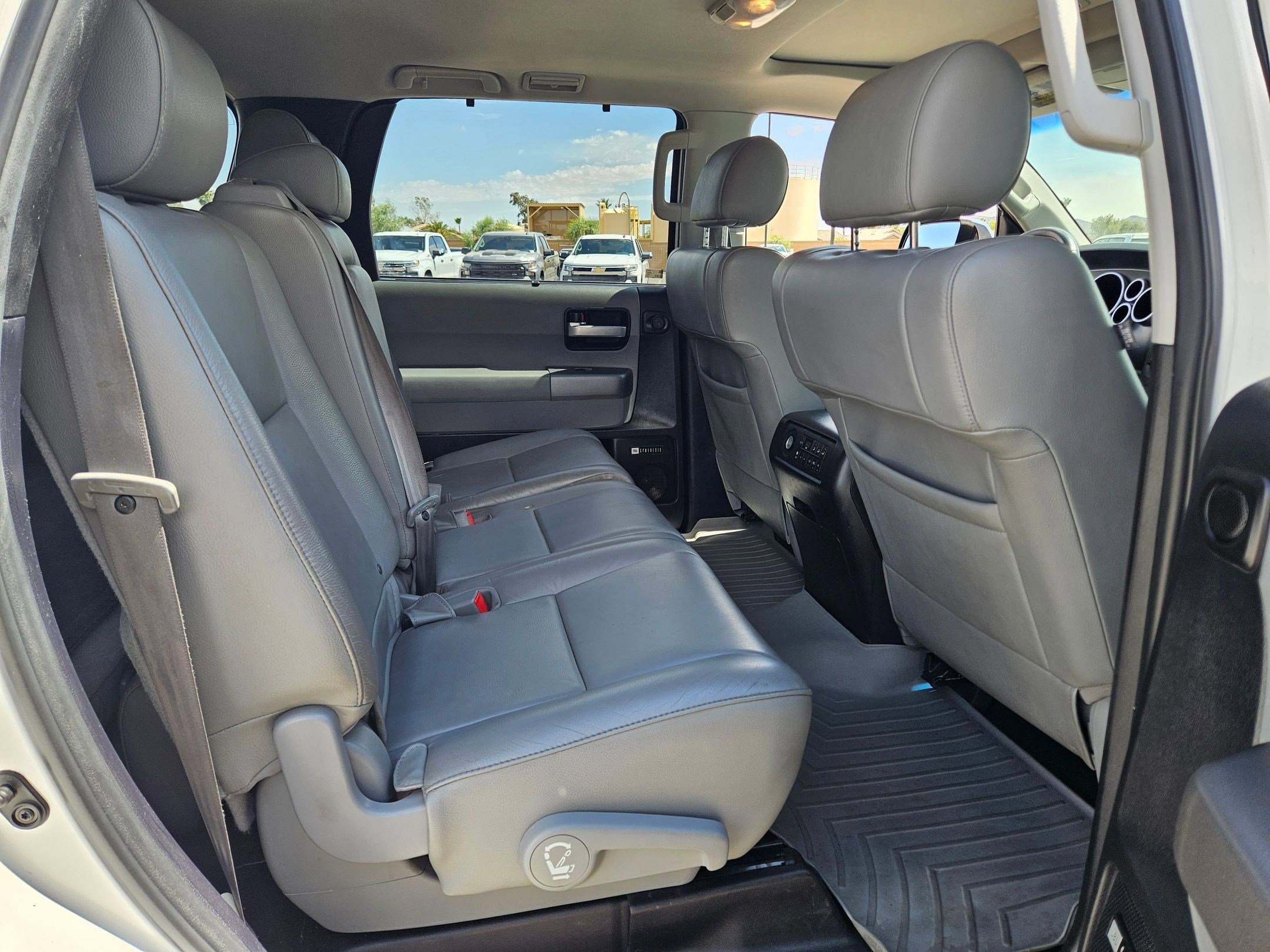 Used 2015 Toyota Sequoia Limited AWD/4WD image 23