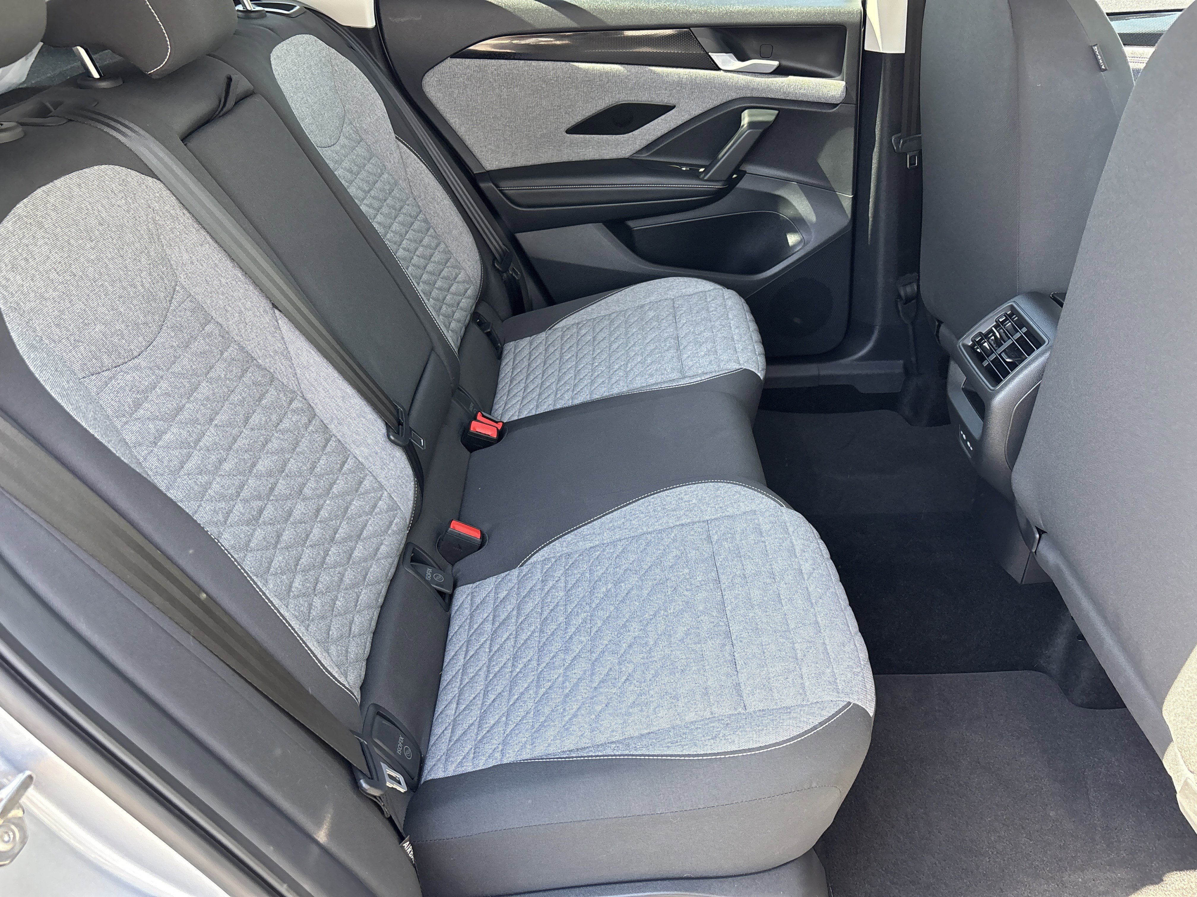 Used 2025 Volkswagen Tiguan S image 11