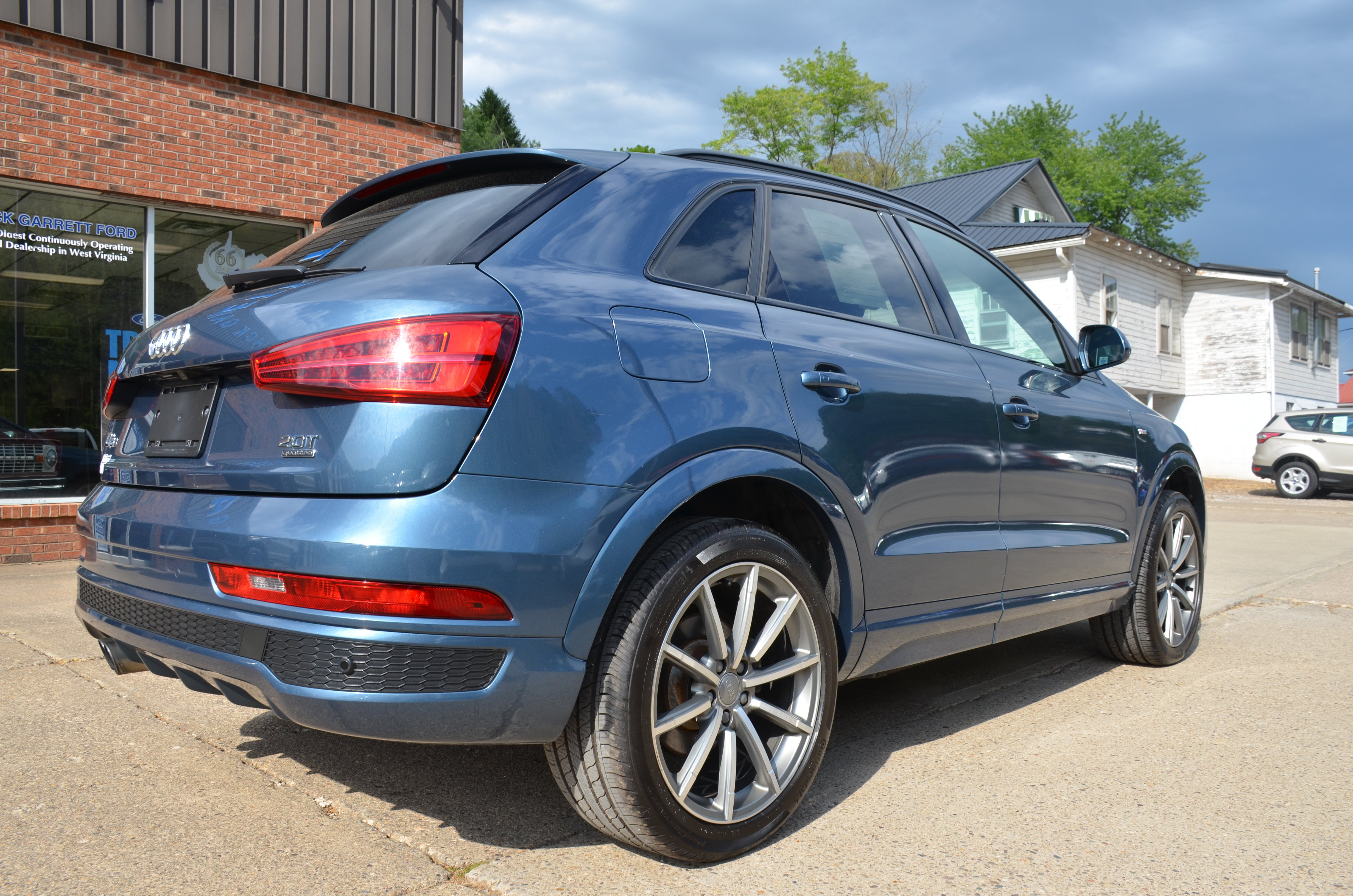Used 2018 Audi Q3 2.0T Premium Plus w/ Premium Plus Package AWD/4WD image 3