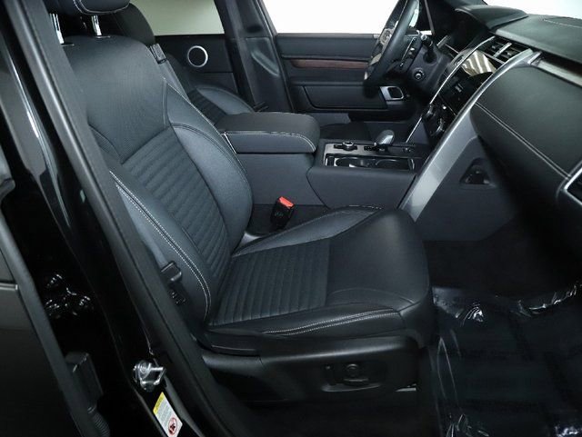 Used 2024 Land Rover Discovery Dynamic SE image 29