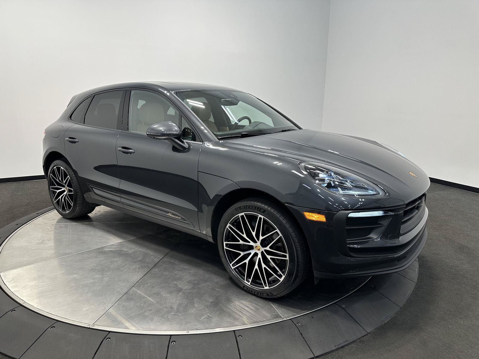 Certified 2026 Porsche Macan AWD/4WD image 9