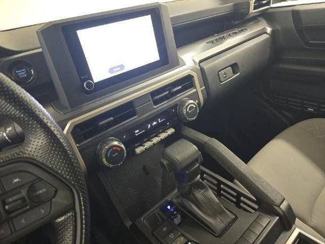 Certified 2025 Toyota Tacoma SR5 AWD/4WD image 98