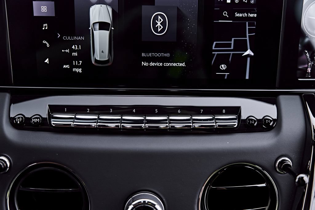 Used 2025 Rolls-Royce Cullinan Black Badge AWD/4WD image 75