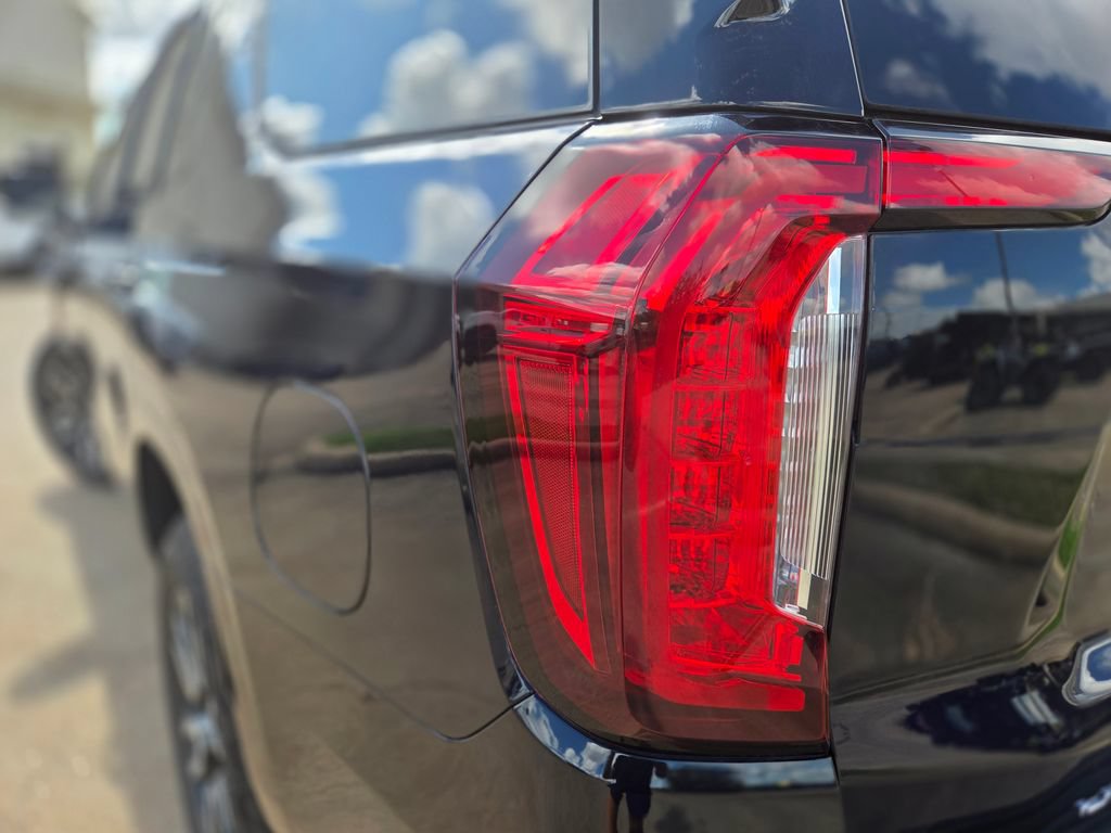 Used 2022 GMC Yukon AT4 AWD/4WD image 12