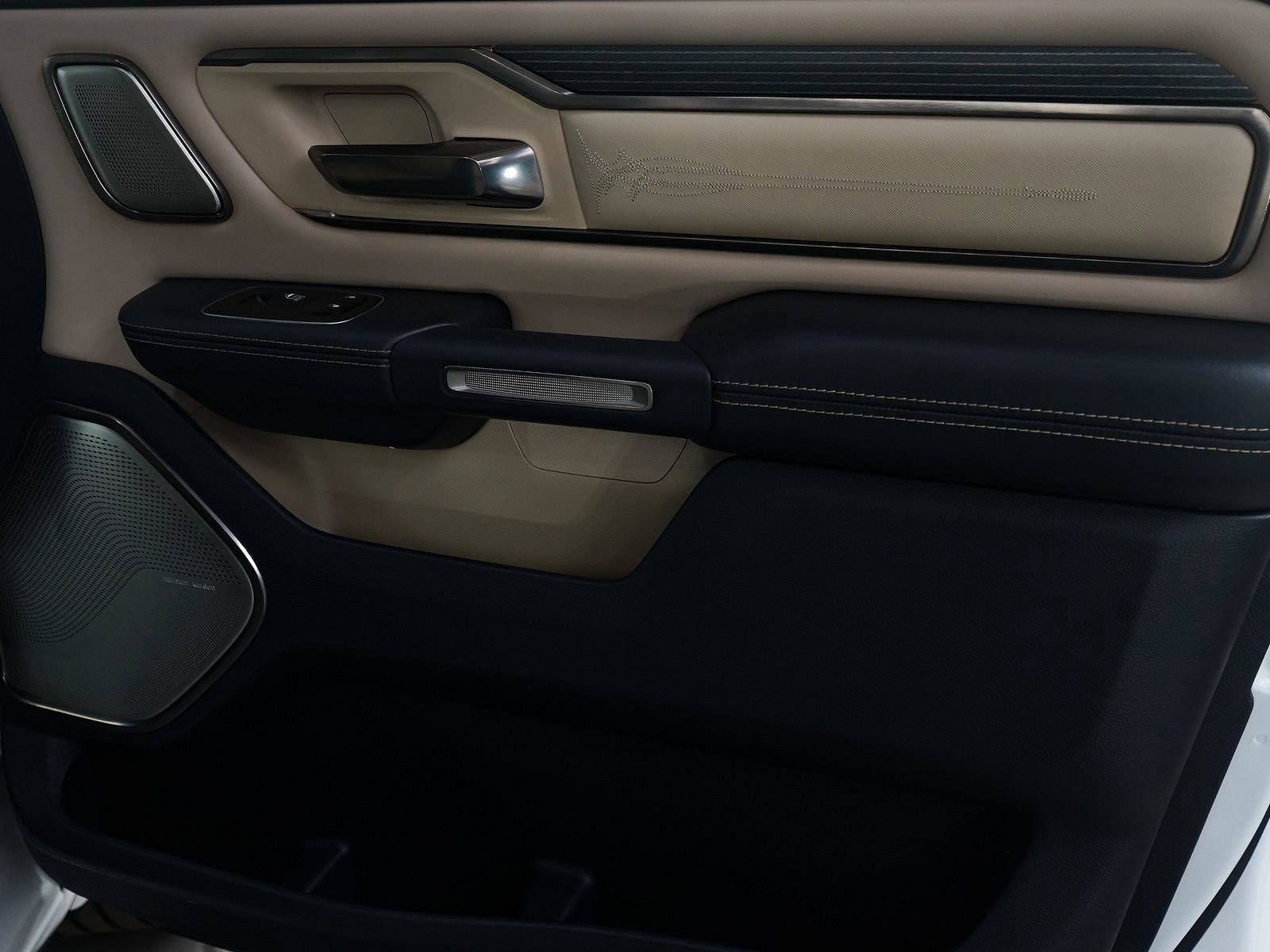 Used 2020 RAM 1500 Limited image 12