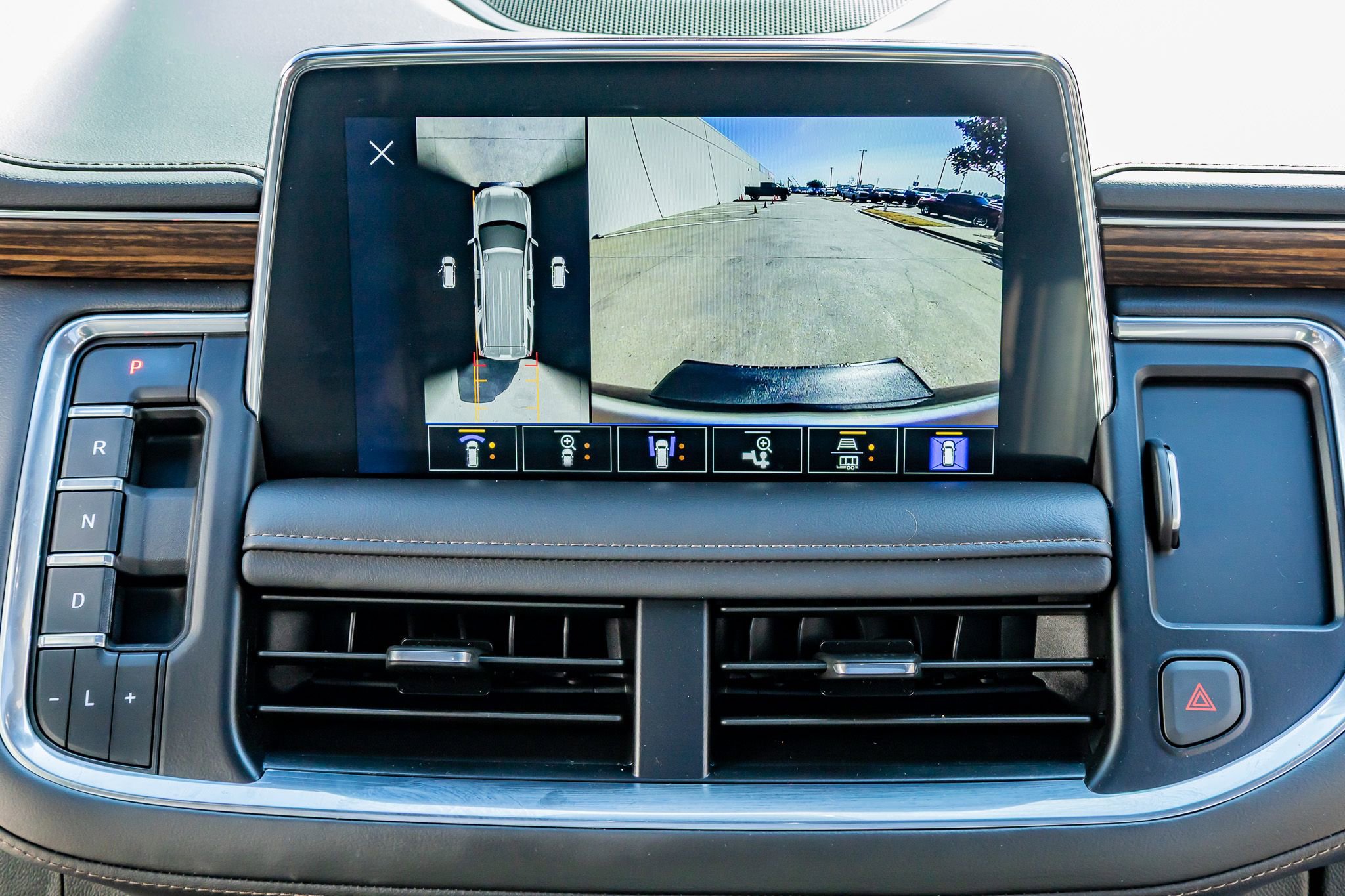 Used 2024 Chevrolet Suburban High Country image 23