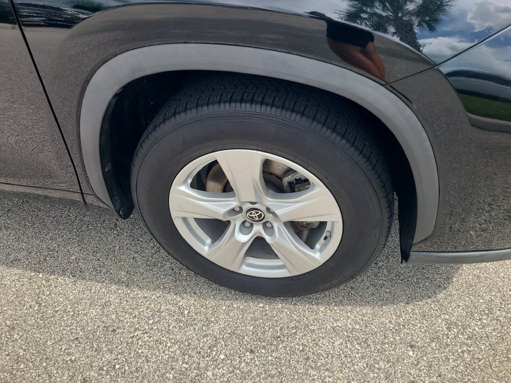 Used 2022 Toyota Highlander LE FWD image 8