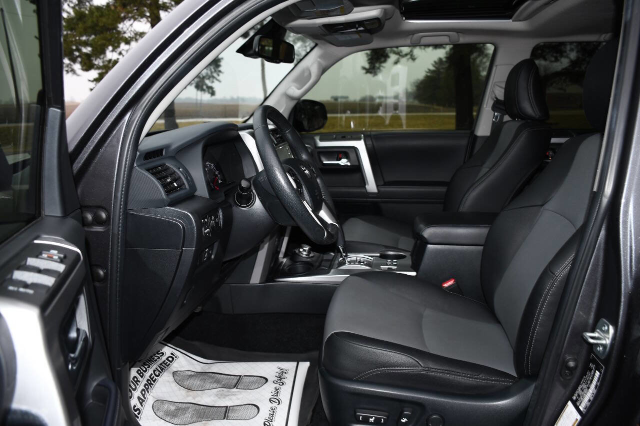 Used 2022 Toyota 4Runner SR5 Premium w/ Moonroof Package AWD/4WD image 11