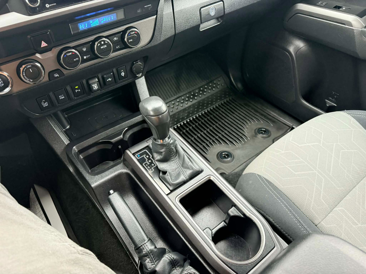 Used 2023 Toyota Tacoma TRD Sport w/ Advanced Technology Package image 18