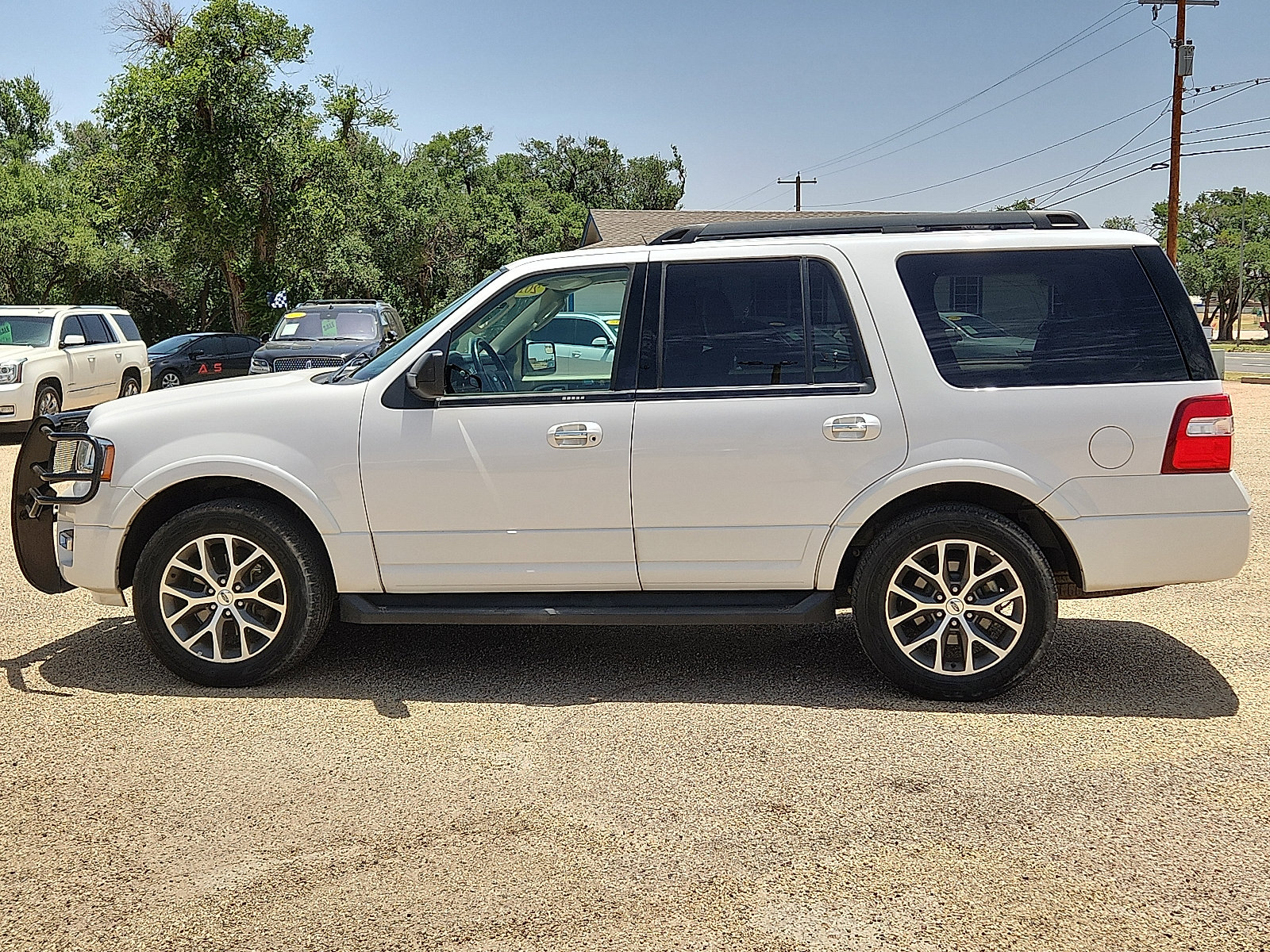 Used 2016 Ford Expedition XLT w/ Equipment Group 201A RWD image 2