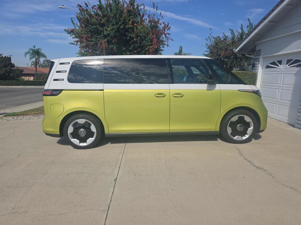 Certified 2025 Volkswagen ID. Buzz Pro S Plus AWD/4WD image 7