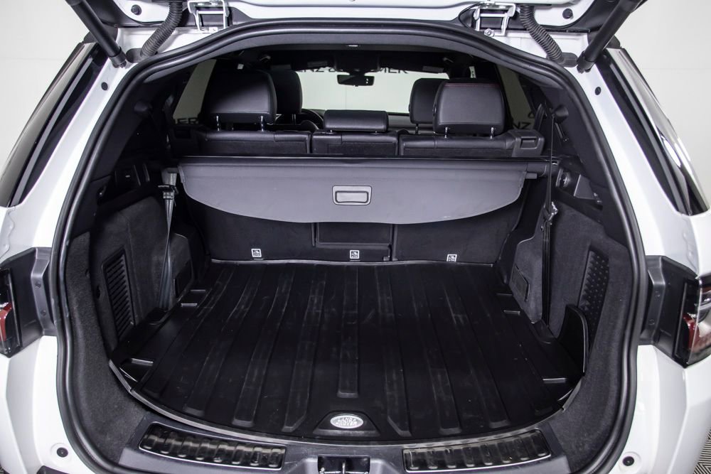 Used 2022 Land Rover Discovery Sport SE R-Dynamic image 10