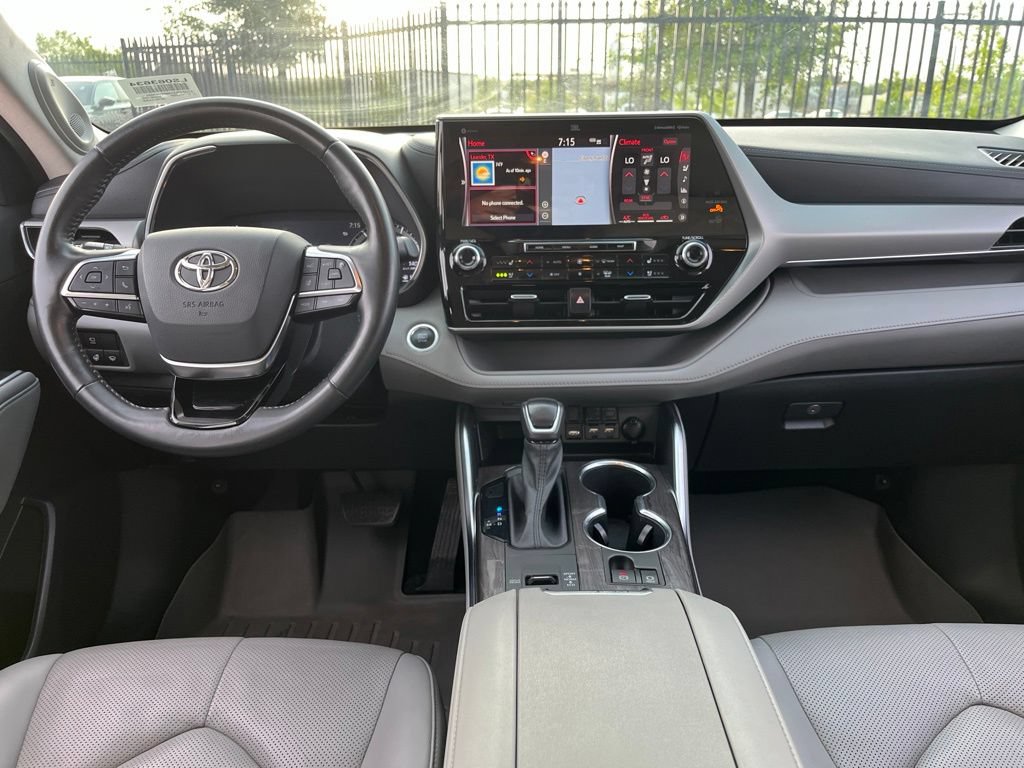 Used 2021 Toyota Highlander Platinum FWD image 17