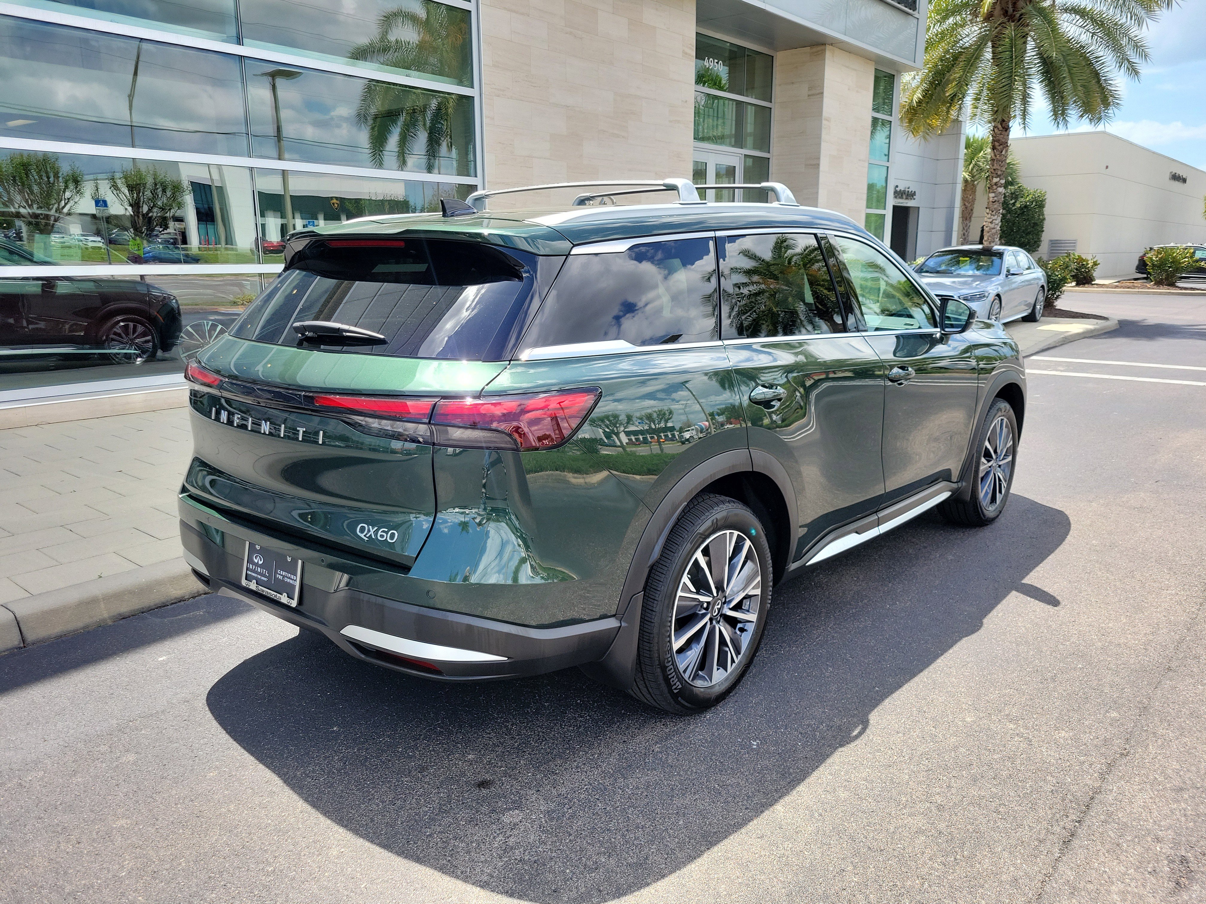 Certified 2026 INFINITI QX60 Luxe w/ Cargo Package image 4