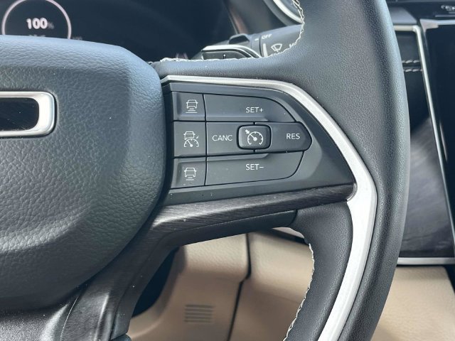 Used 2023 Jeep Grand Cherokee Limited w/ Black Appearance Package RWD image 28