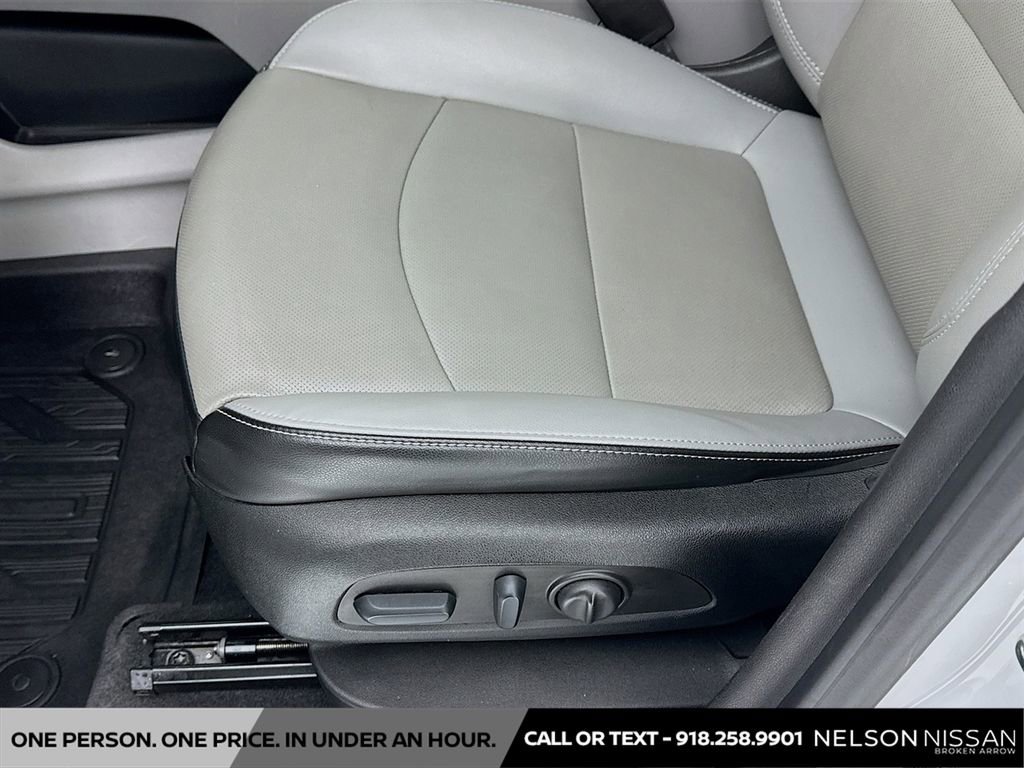 Used 2022 GMC Terrain SLT w/ LPO, Floor Liner Package image 18